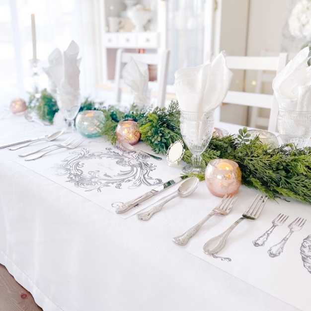 Inspiration - a table setting in an 'antique chic' styling